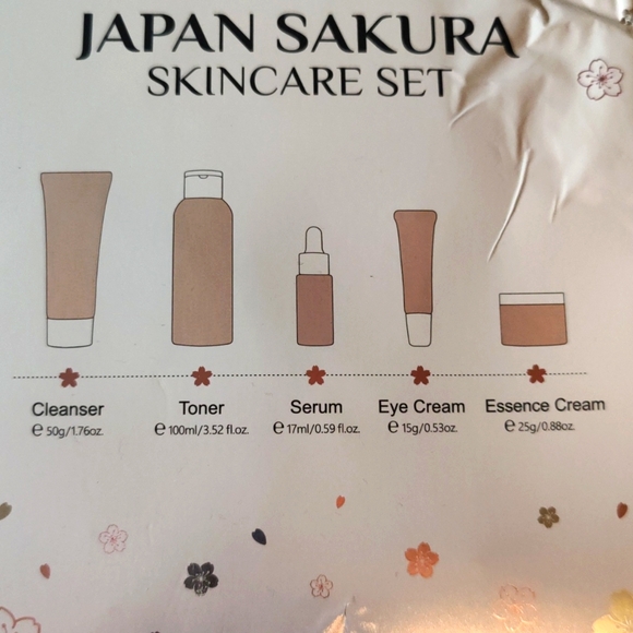 NIB Laikou Japan Sakura Skincare Set - Picture 3 of 9